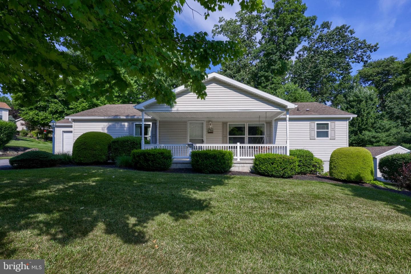 1037 Hemlock Circle photo 4
