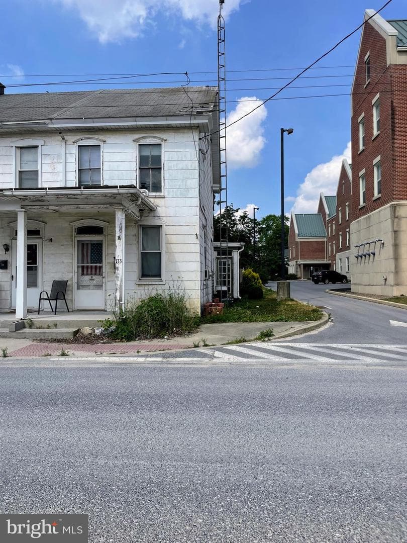 133 N Railroad Street photo 4