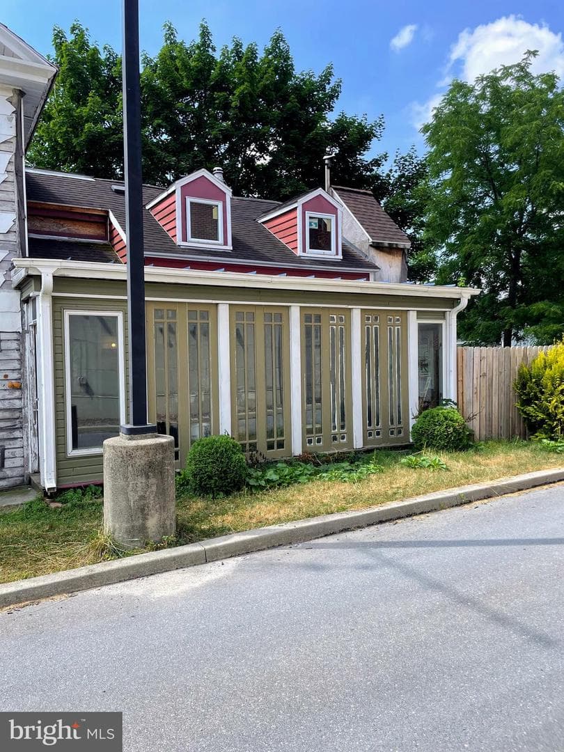 133 N Railroad Street photo 5