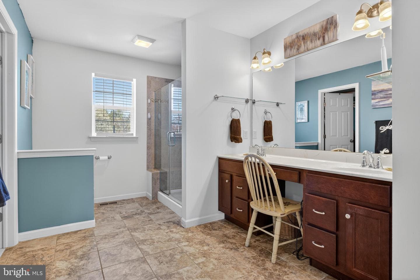 13 Blue Jay Way photo 34