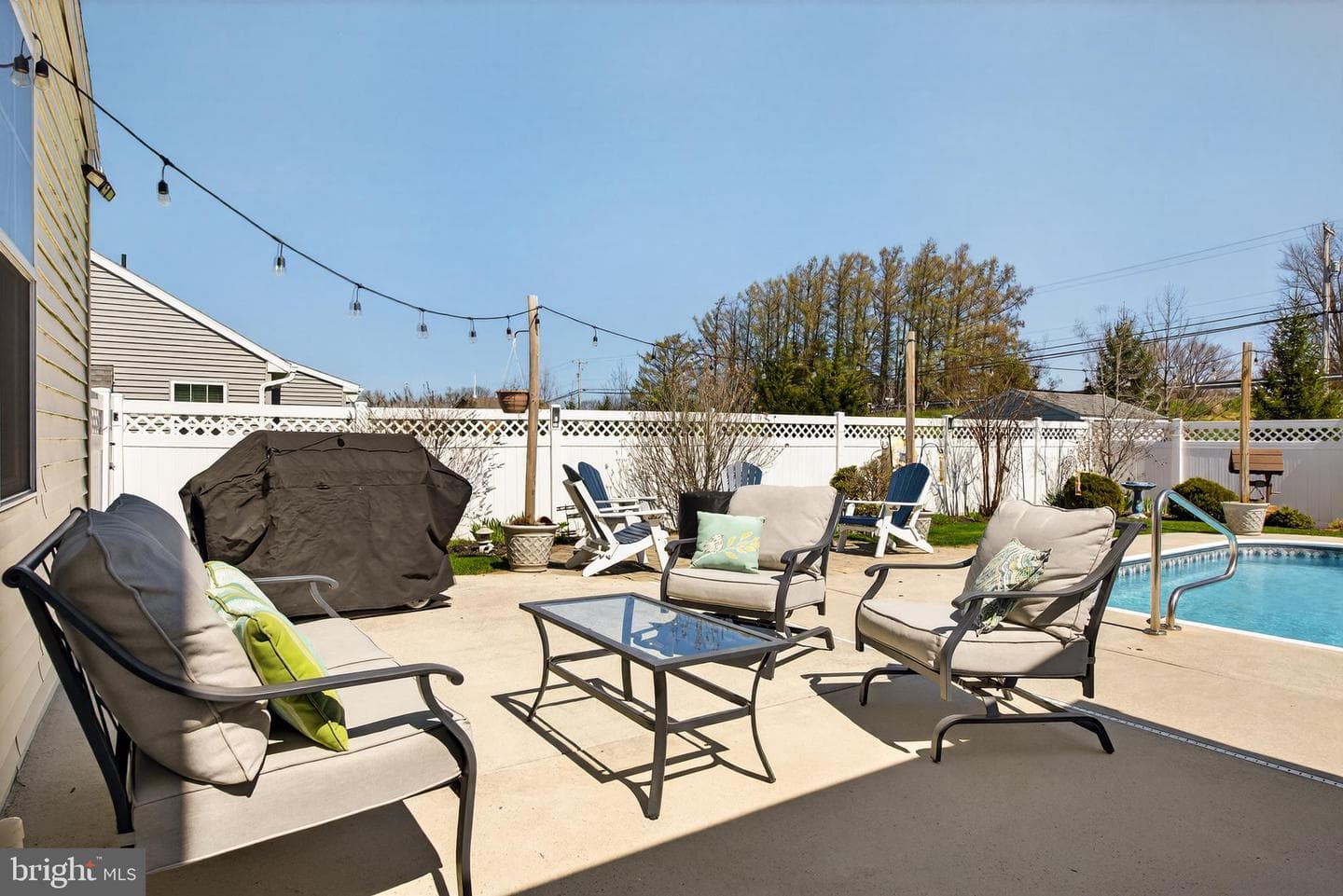13 Blue Jay Way photo 49