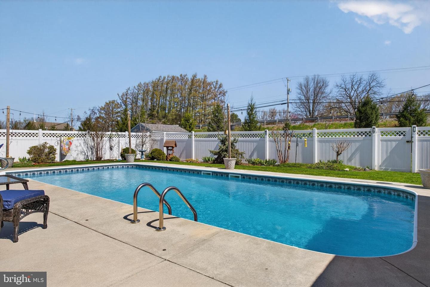13 Blue Jay Way photo 51