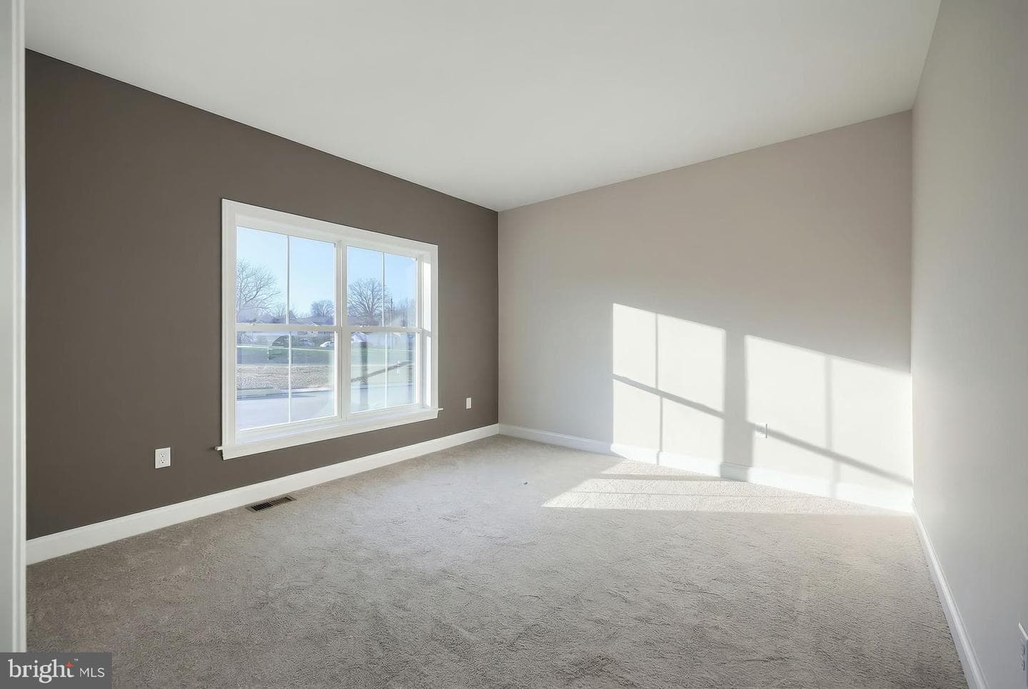 122 Alexandria Drive photo 6