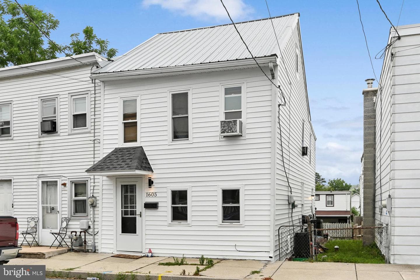1605 Center Street photo 4