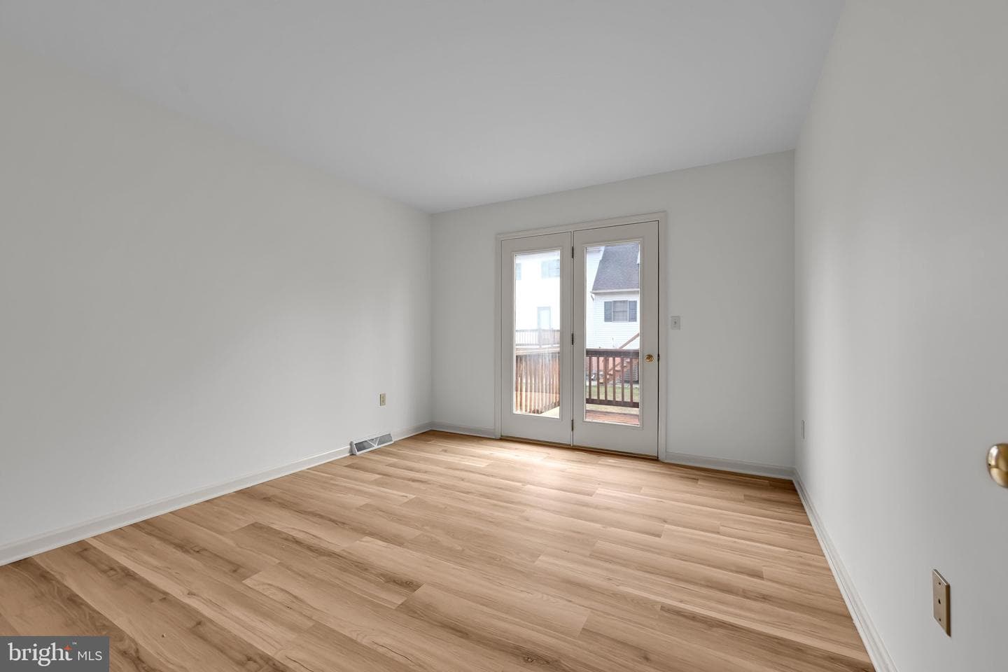 2086 Walnut St photo 12