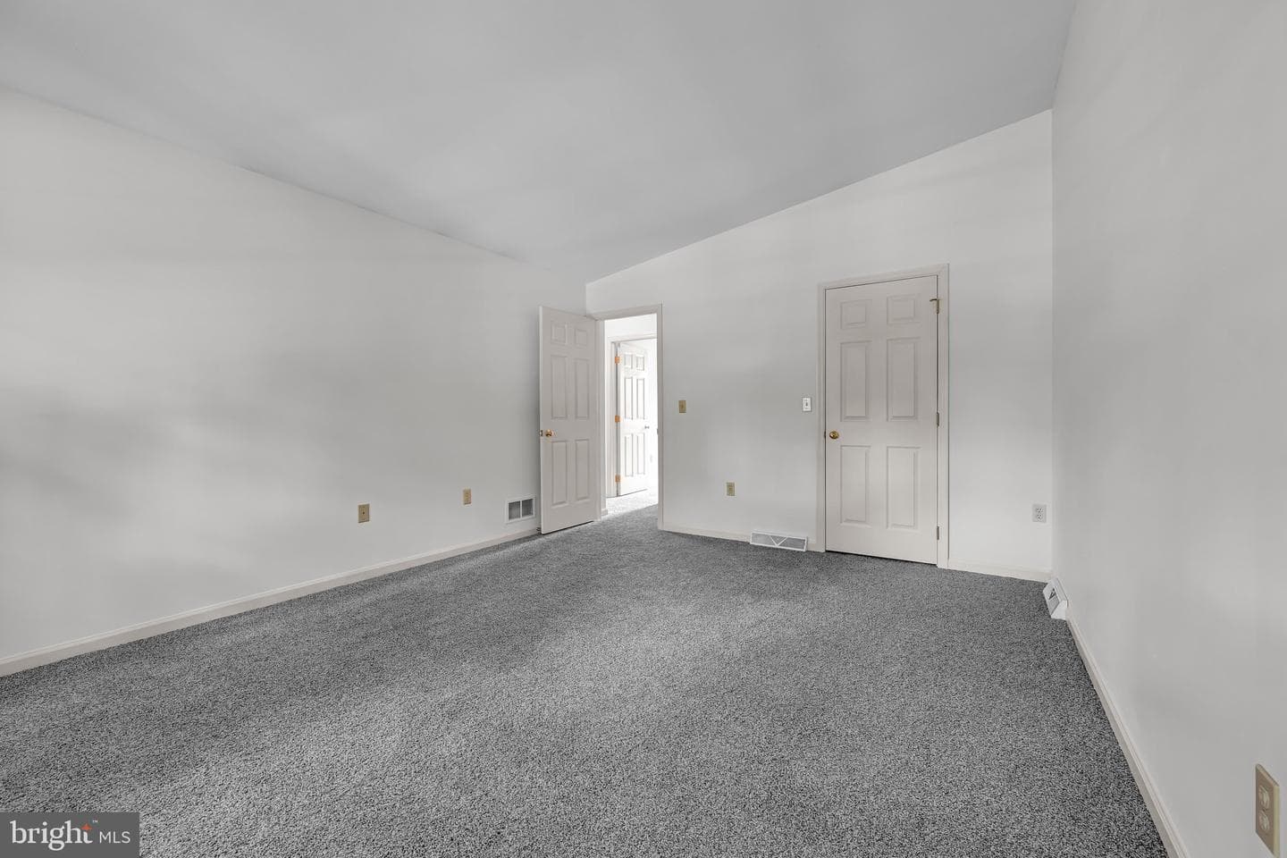 2086 Walnut St photo 16