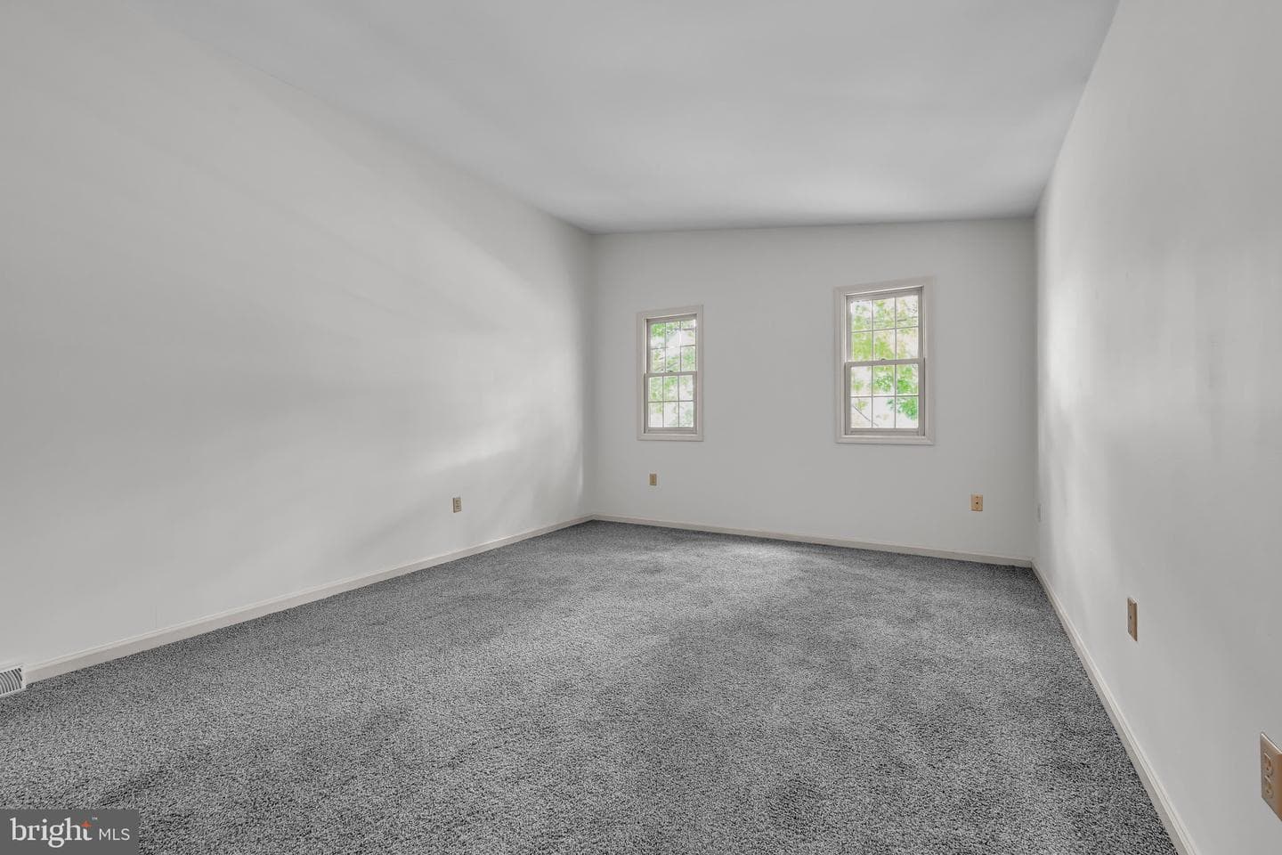 2086 Walnut St photo 17
