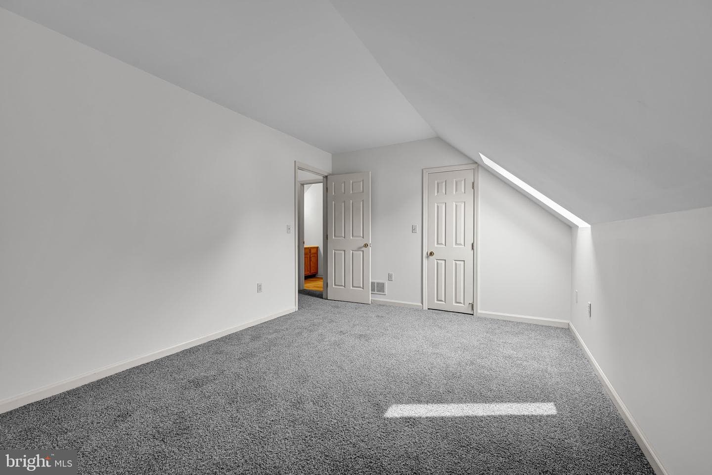 2086 Walnut St photo 20