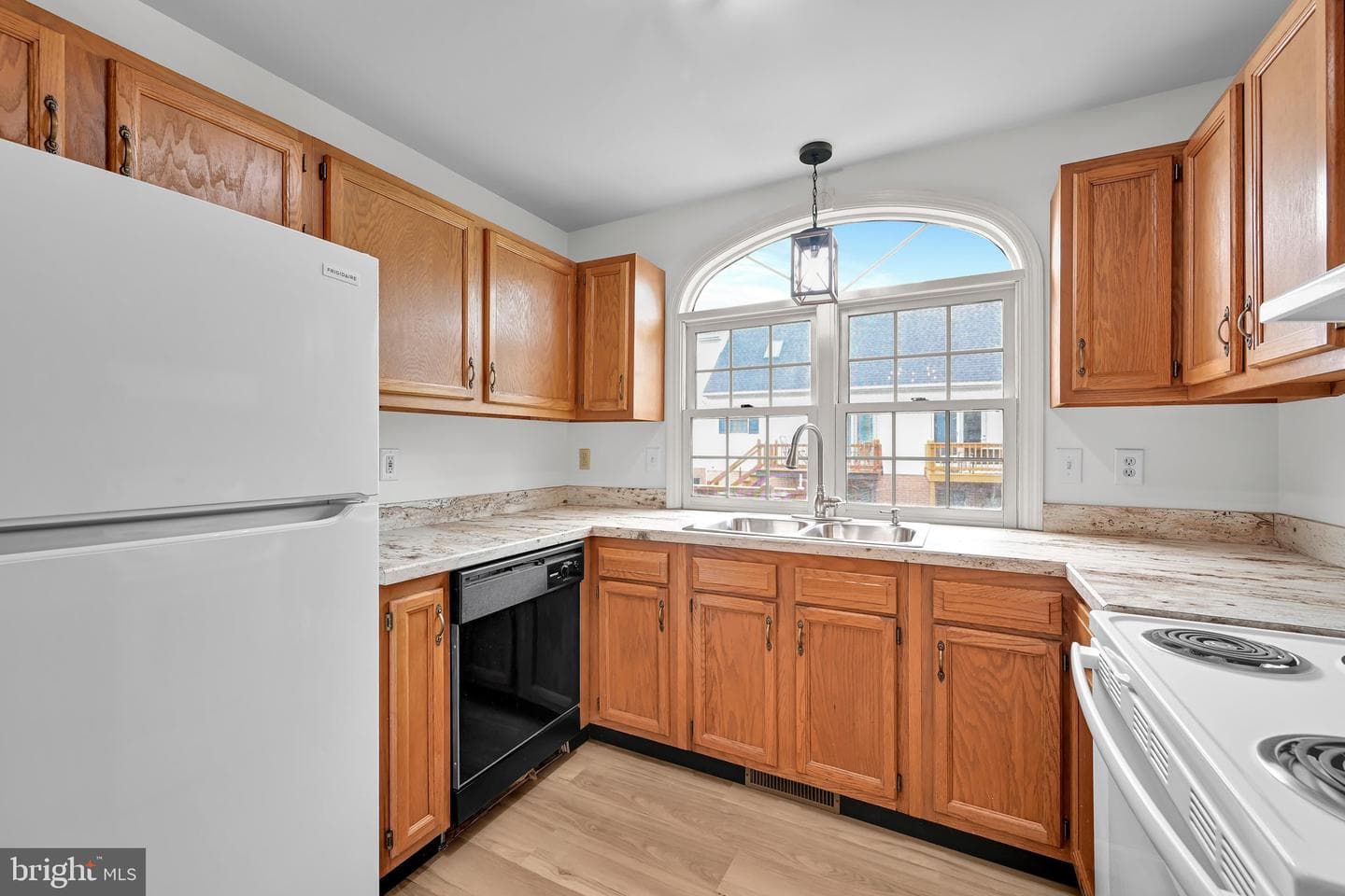 2086 Walnut St photo 8