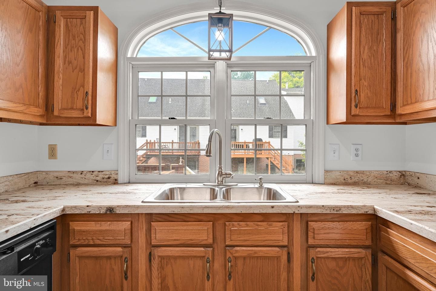 2086 Walnut St photo 9