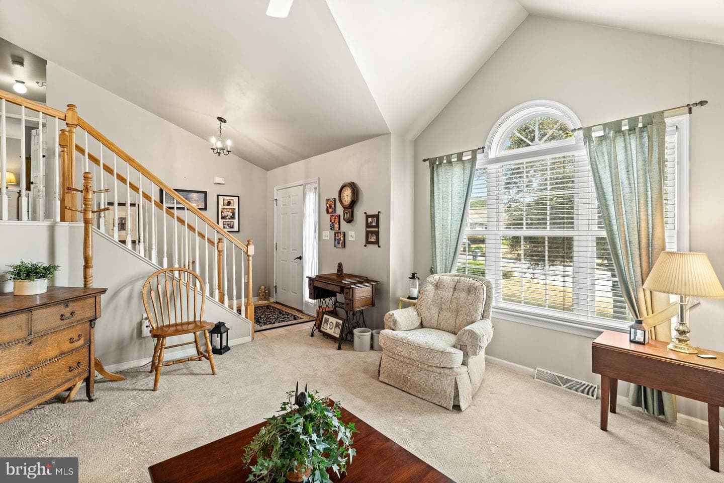 1431 E Maple Street photo 5