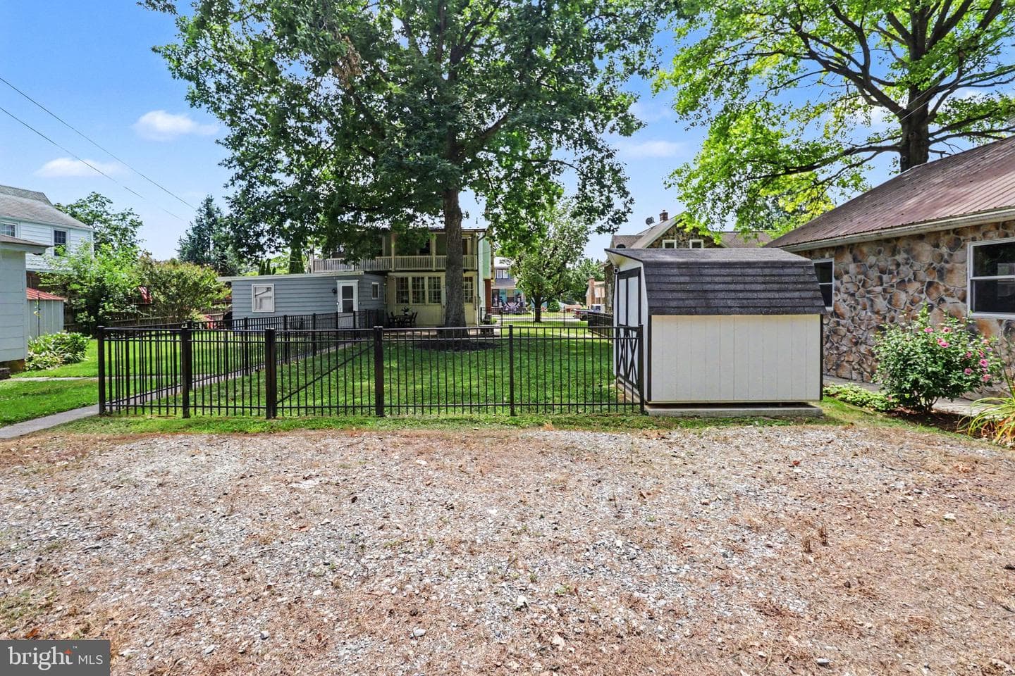 1407 Elm Street photo 27