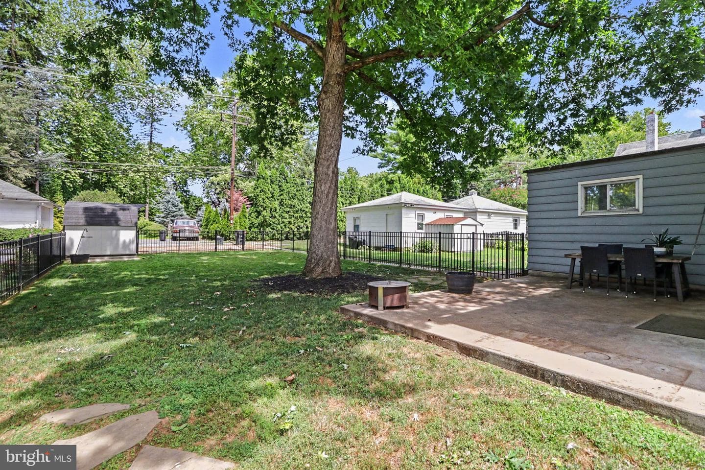 1407 Elm Street photo 30