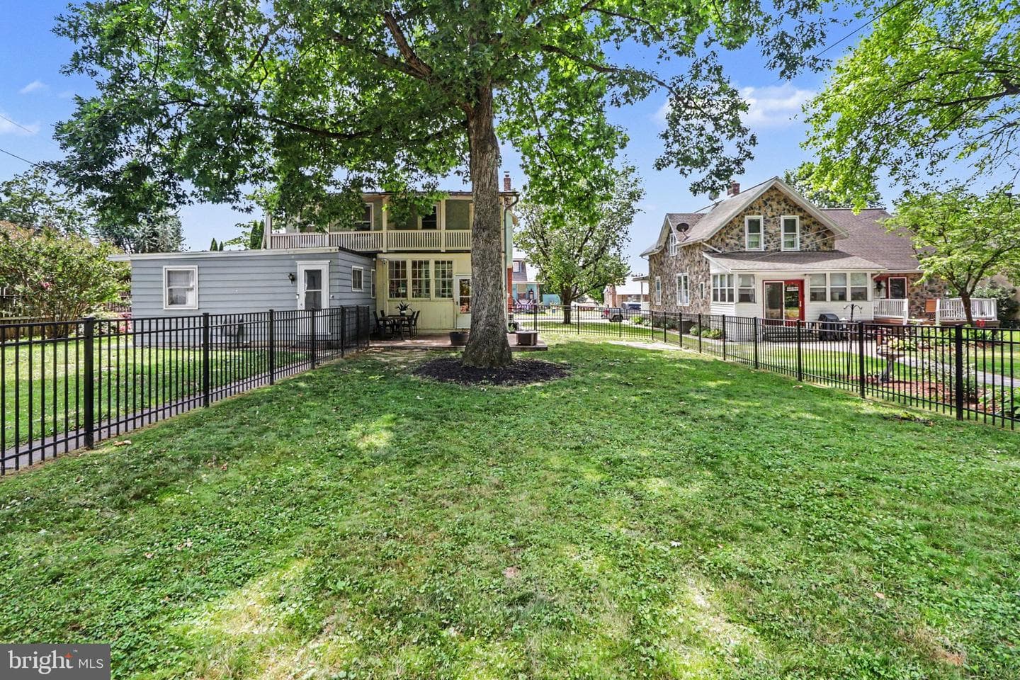 1407 Elm Street photo 32