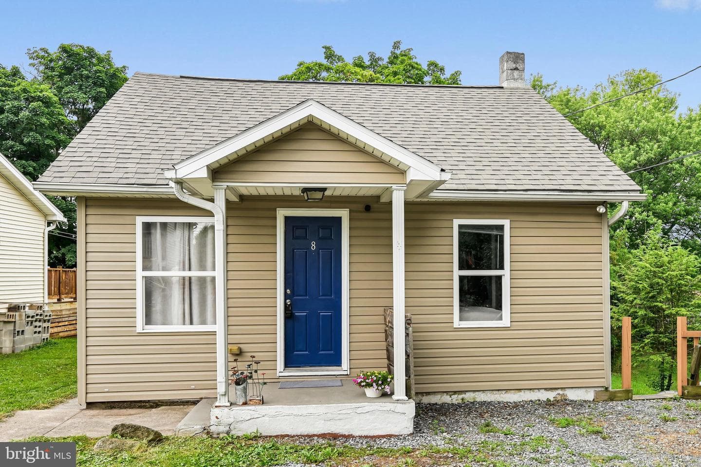 8 Dewey, Lebanon