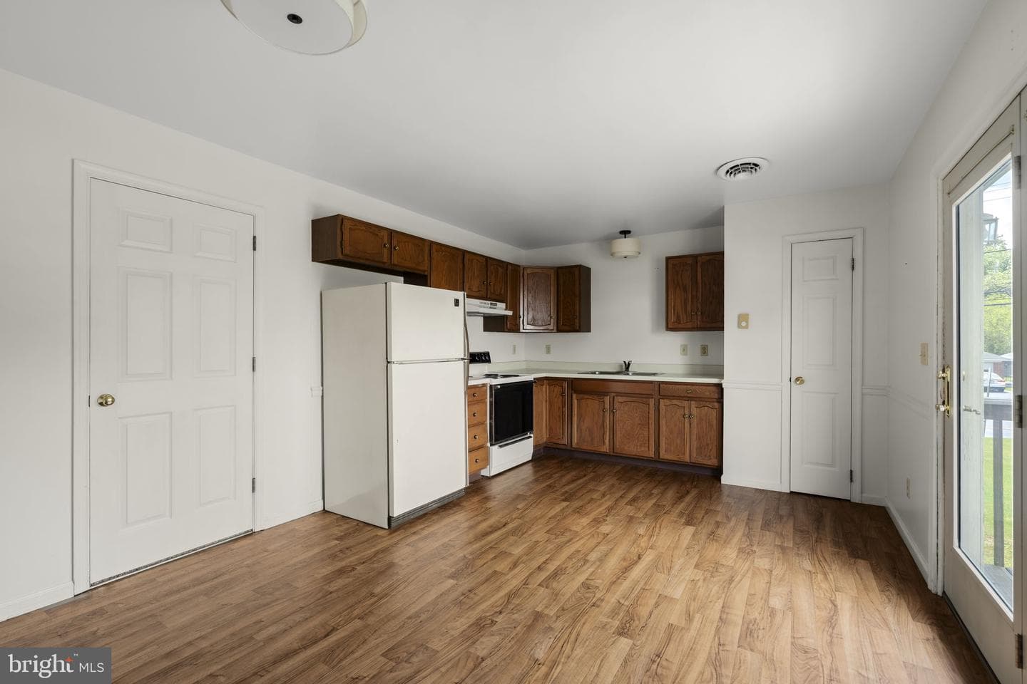221 W Hamilton Avenue photo 16
