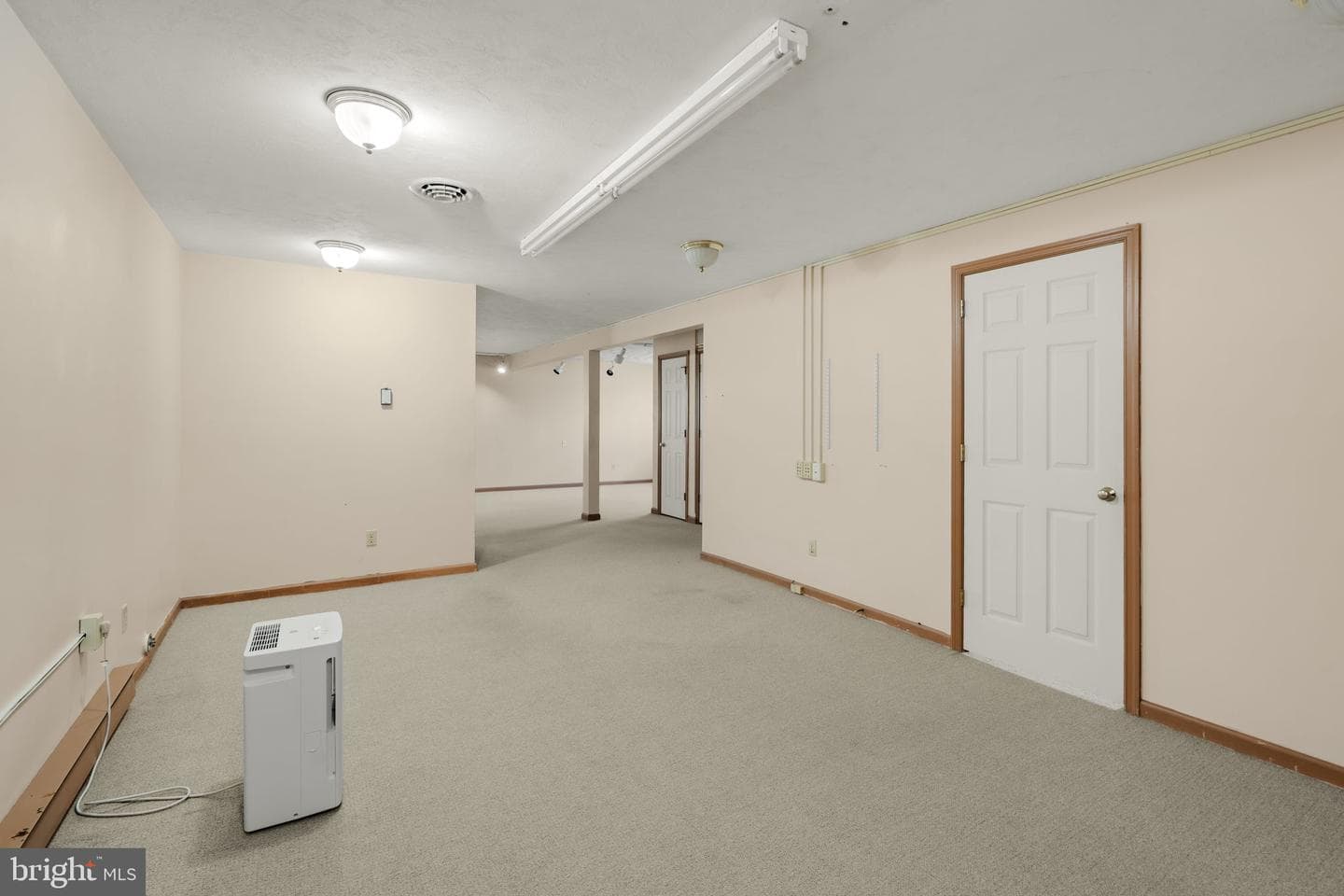 221 W Hamilton Avenue photo 32