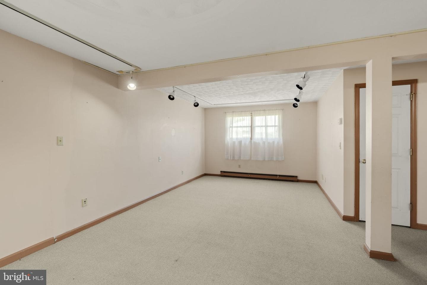 221 W Hamilton Avenue photo 33