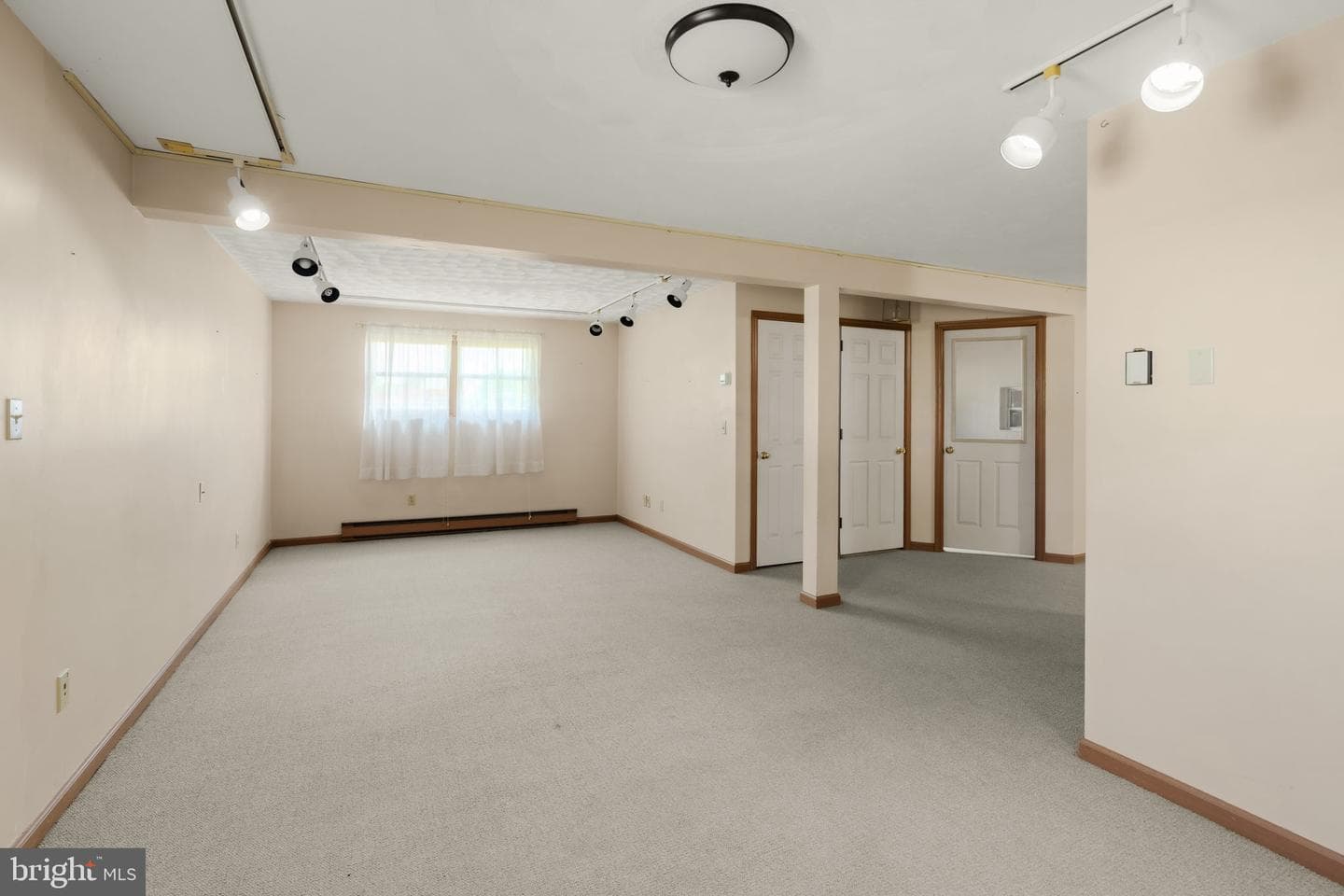 221 W Hamilton Avenue photo 34