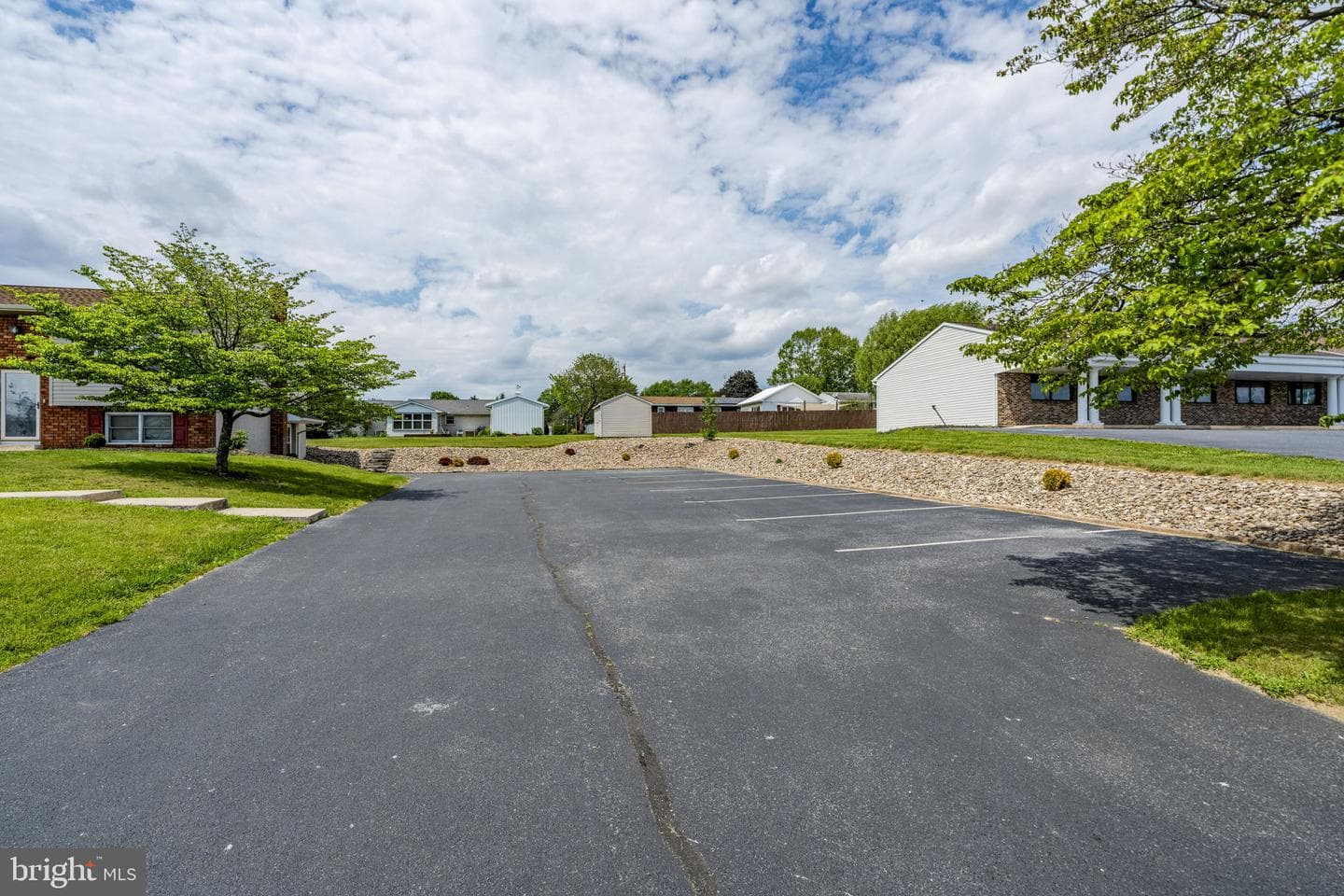 221 W Hamilton Avenue photo 4