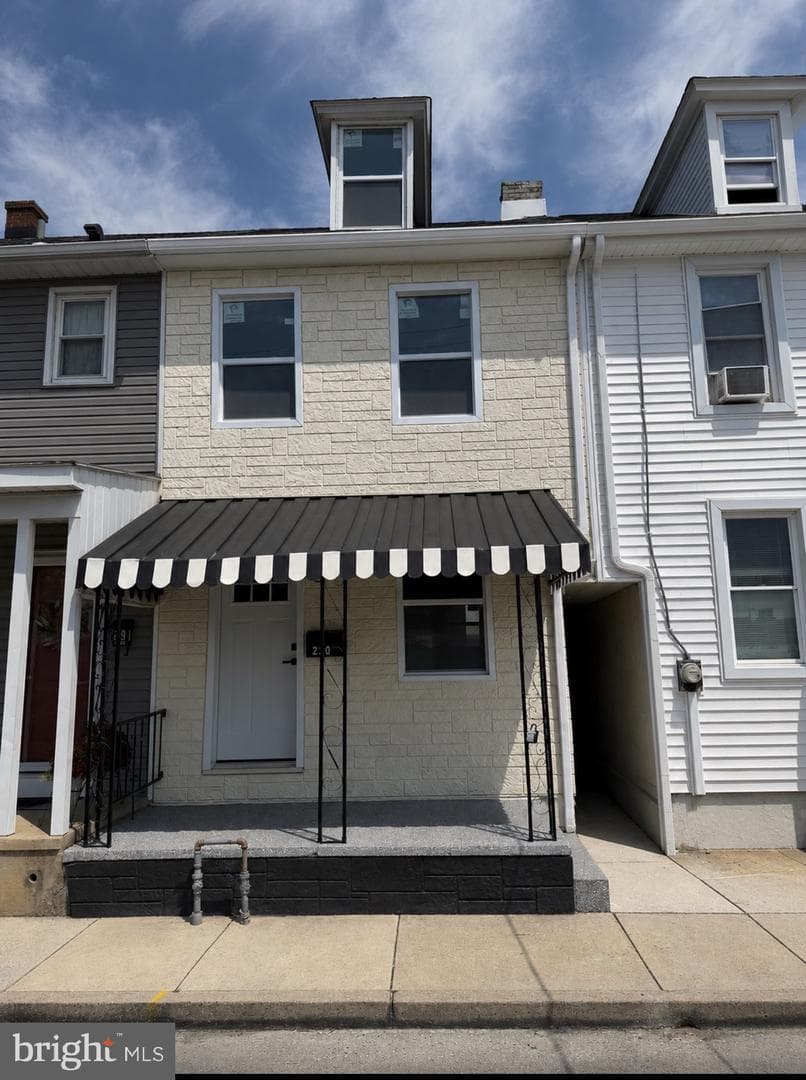 221 E Guilford Street photo 1