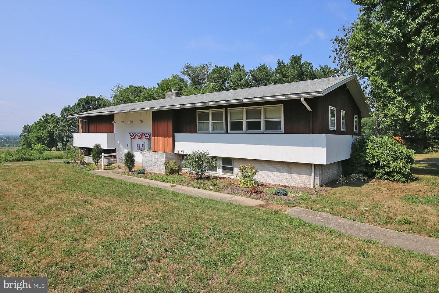 301 Golf Road photo 4