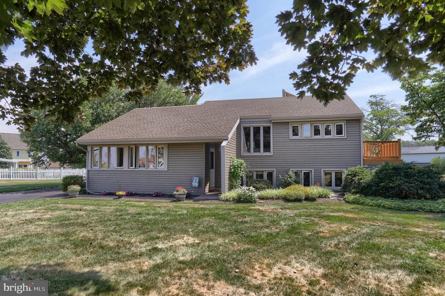 204 Oak Street photo 1