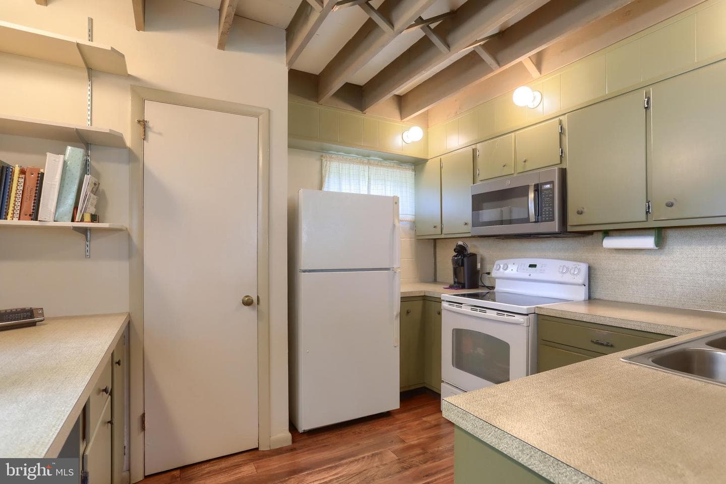 204 Oak Street photo 15