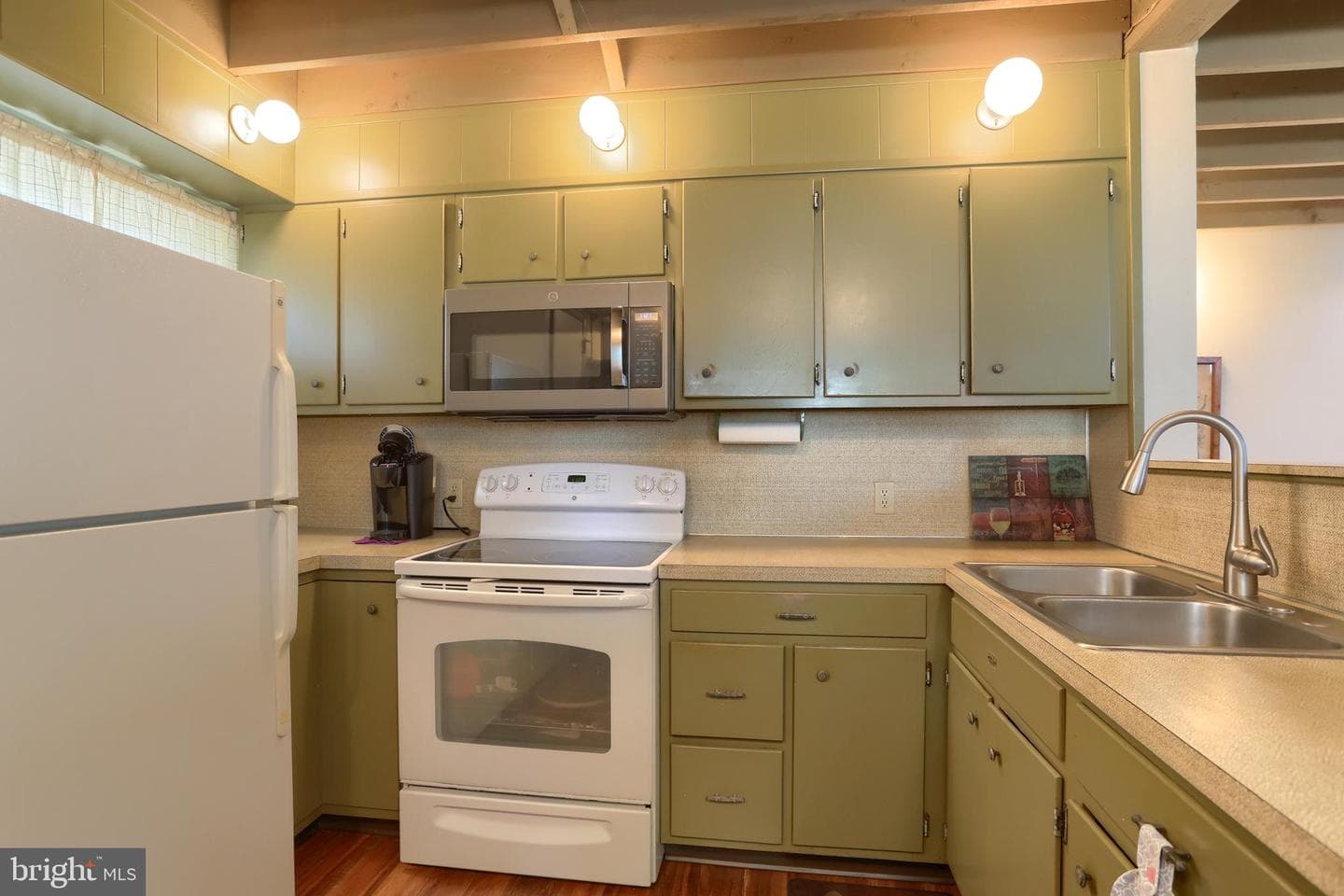 204 Oak Street photo 17