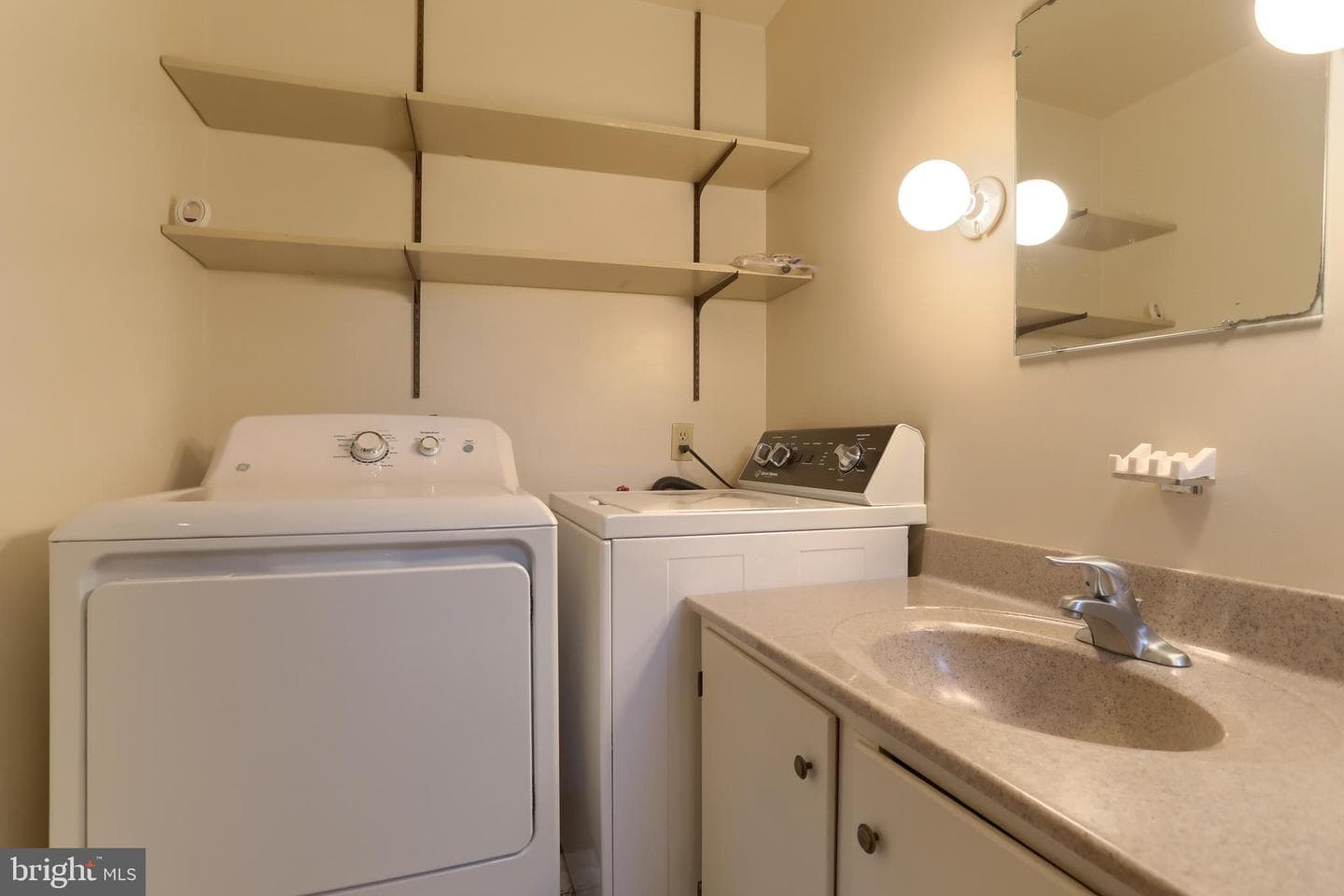 204 Oak Street photo 23