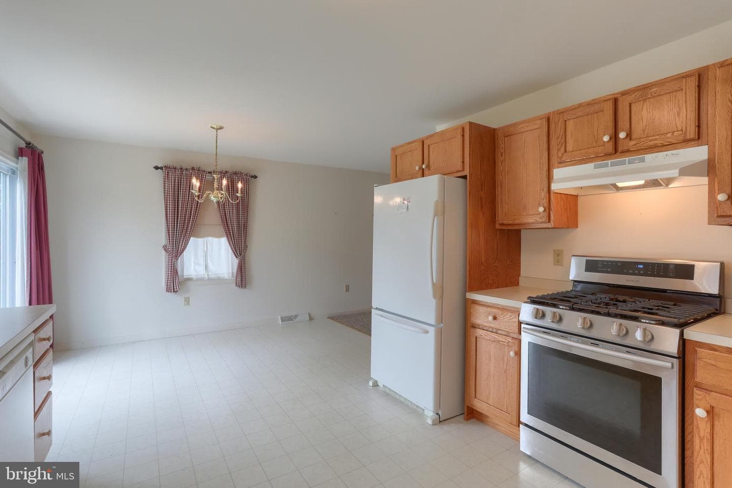 202 Village Dr photo 12