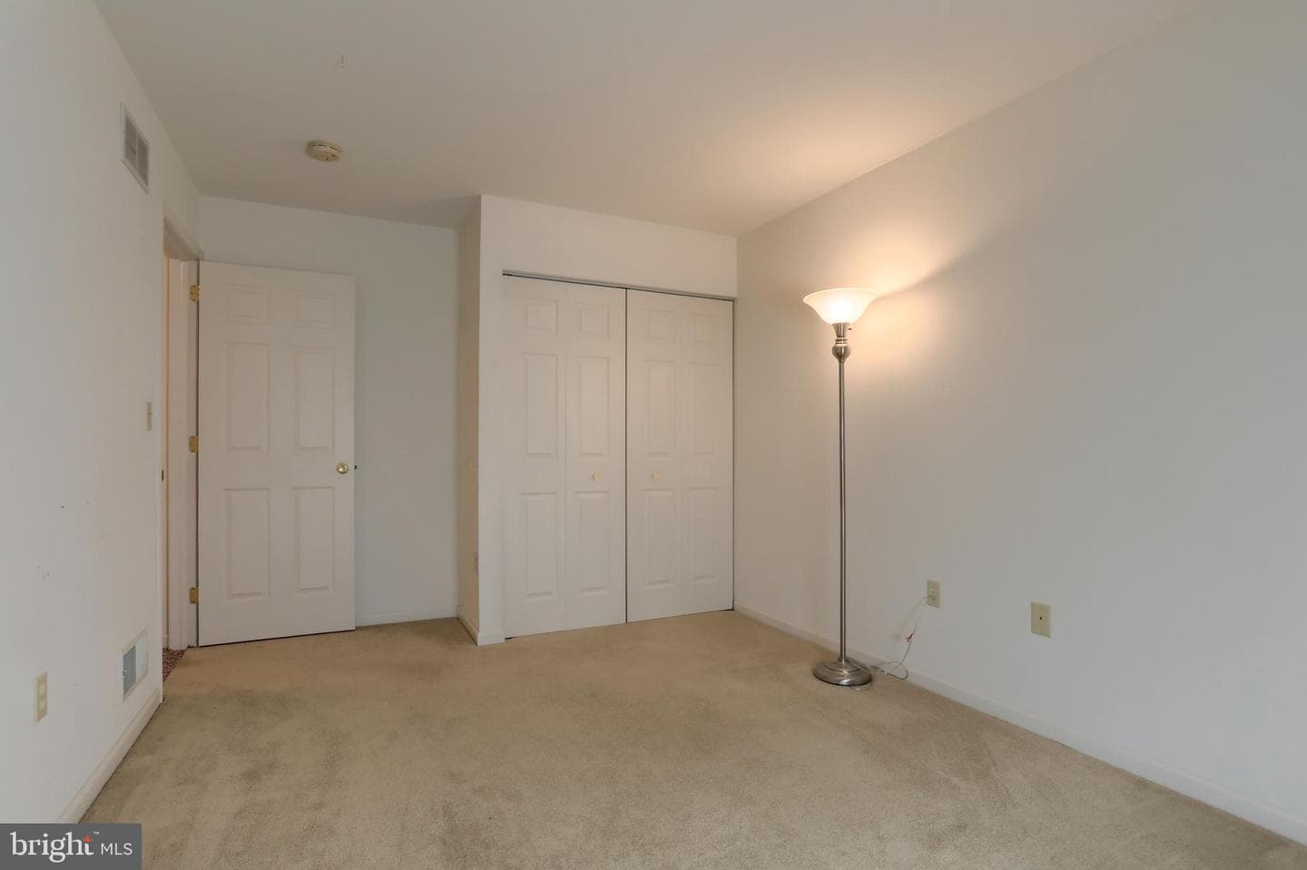 202 Village Dr photo 24