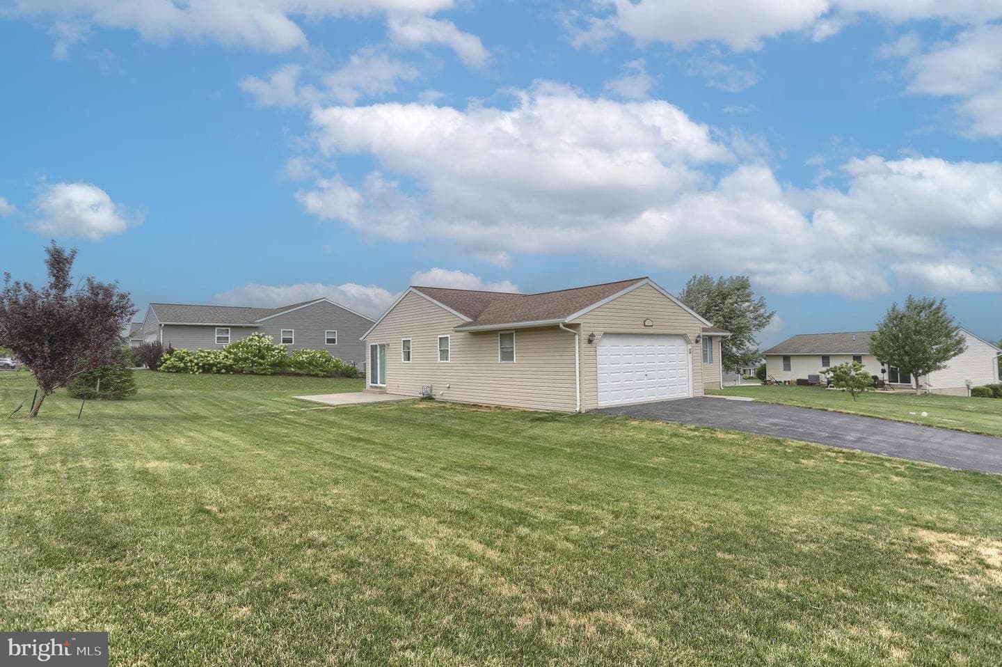 202 Village Dr photo 29