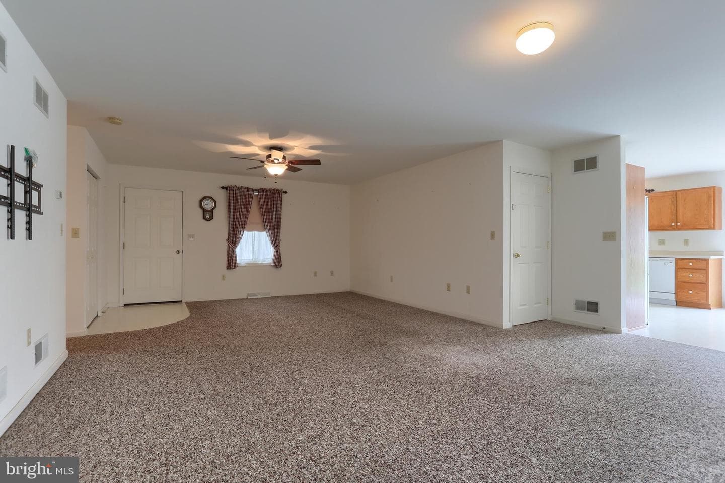 202 Village Dr photo 3