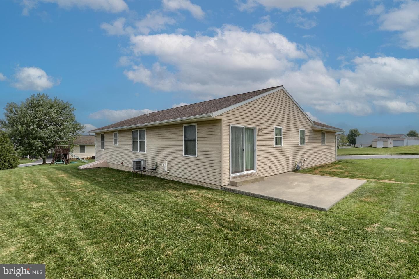 202 Village Dr photo 31