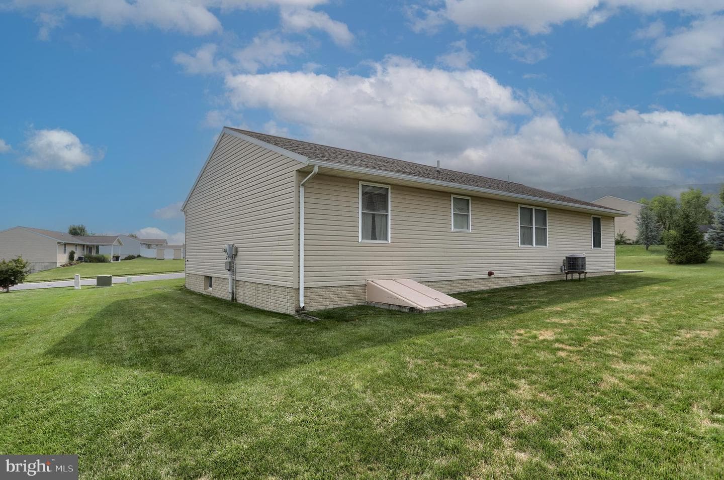 202 Village Dr photo 32