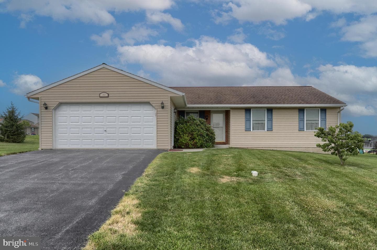 202 Village Dr photo 33