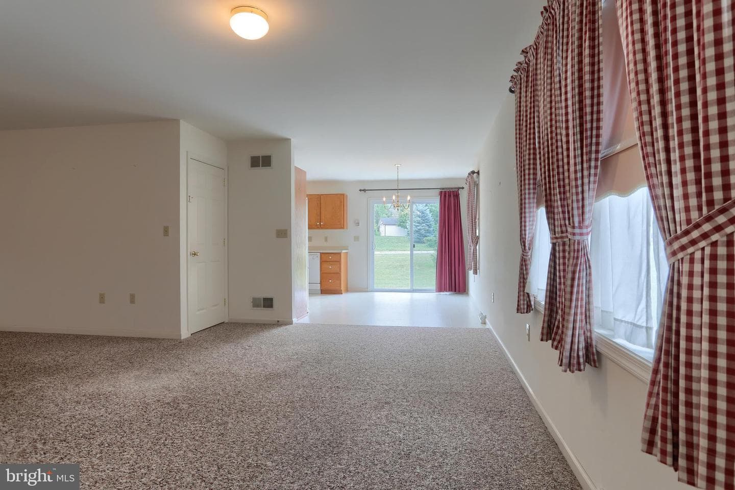 202 Village Dr photo 6