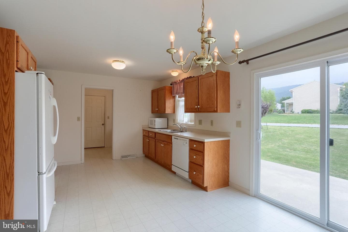202 Village Dr photo 8