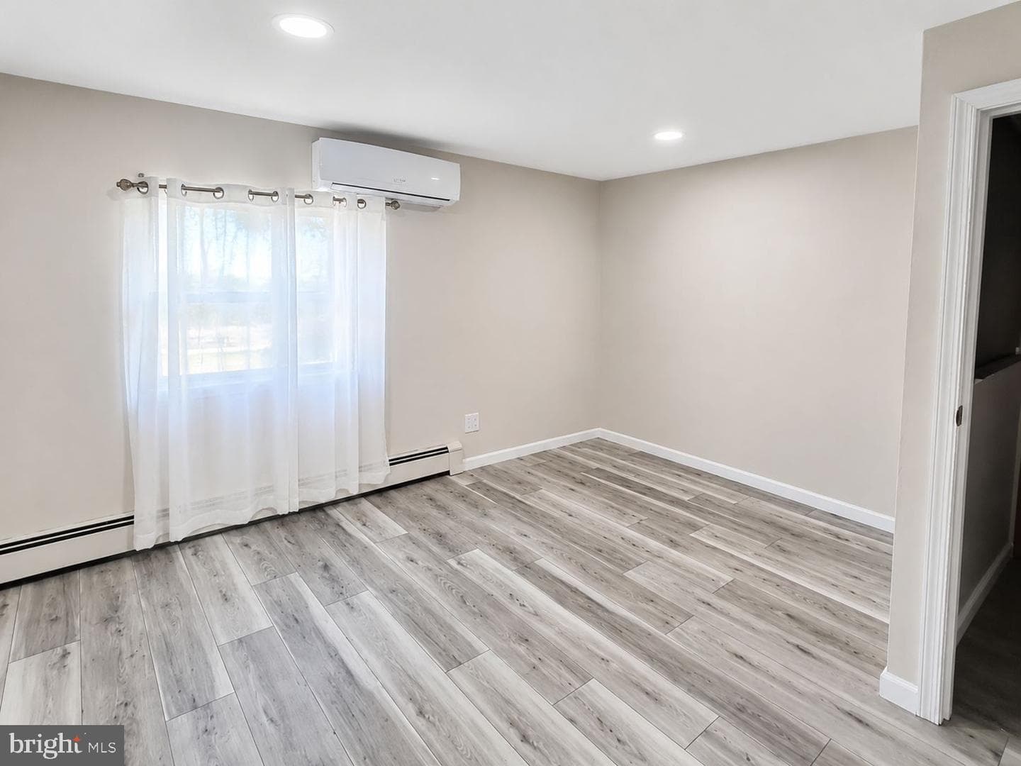 402 Noble Street photo 17