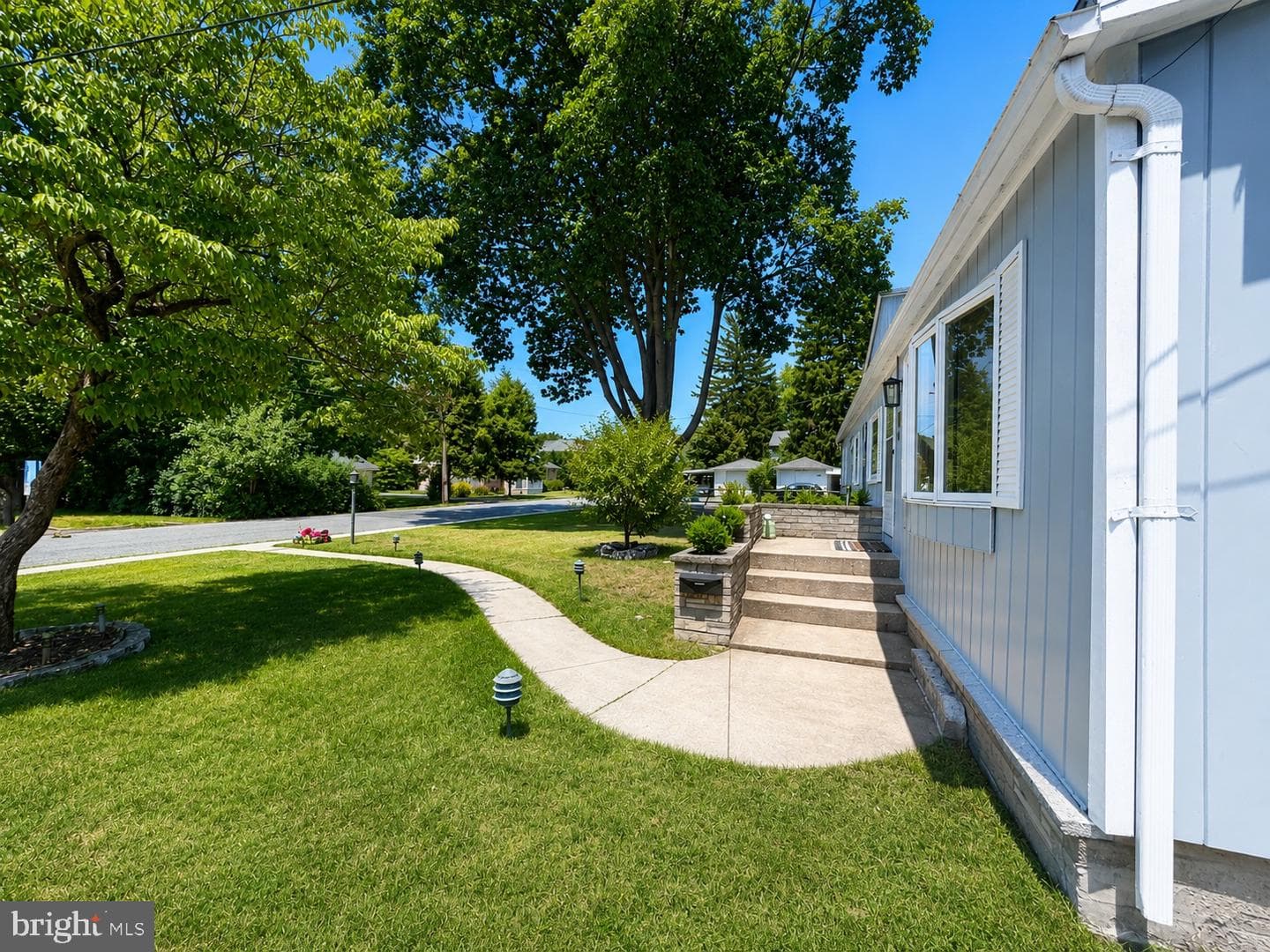402 Noble Street photo 3