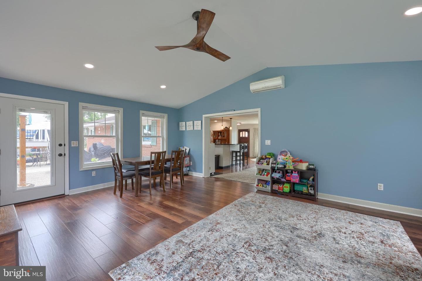 980 S Green Street photo 16