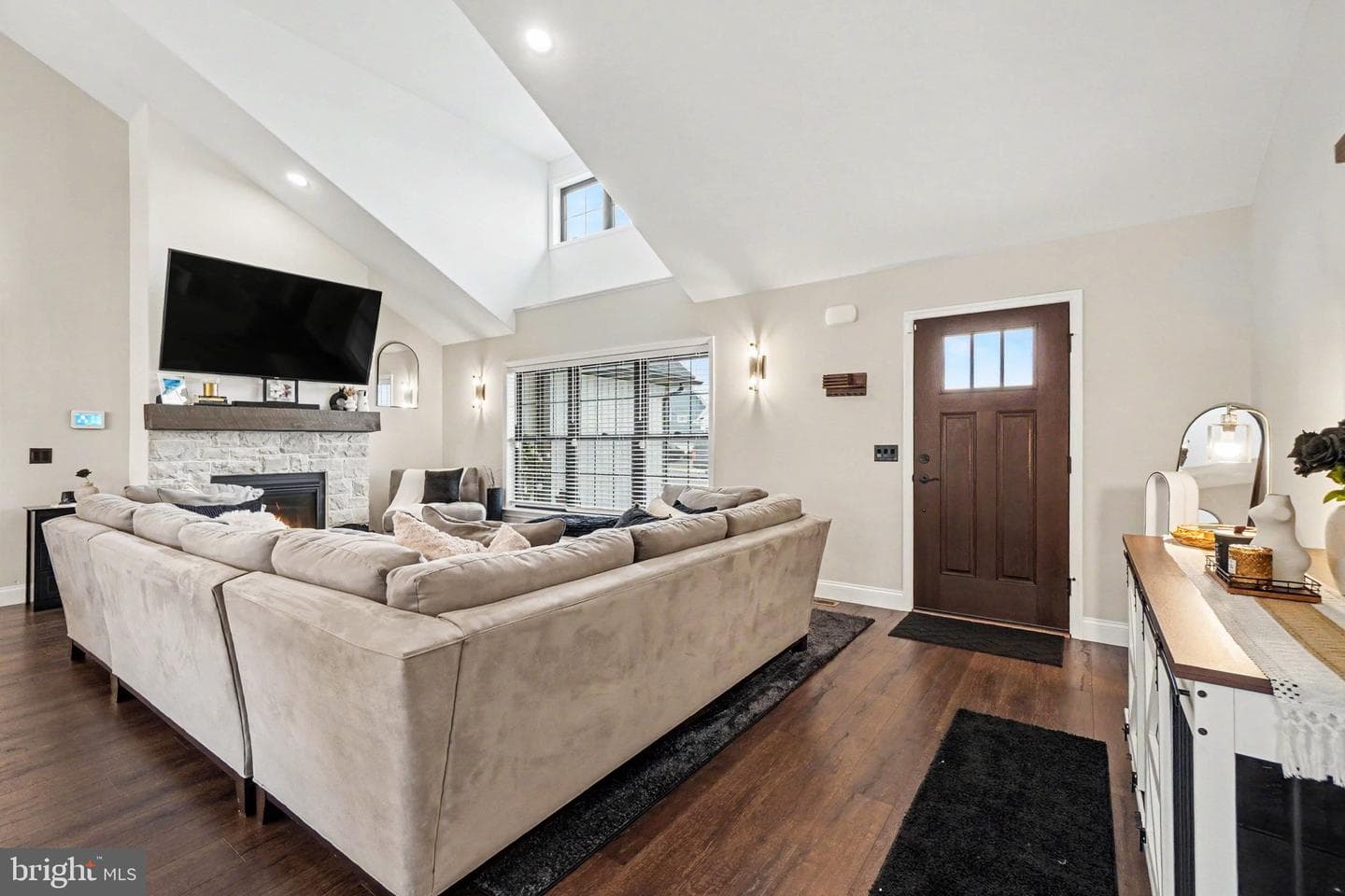 227 Daisy Drive photo 8