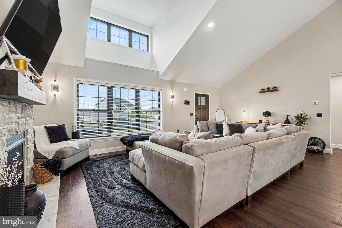 227 Daisy Drive photo 9