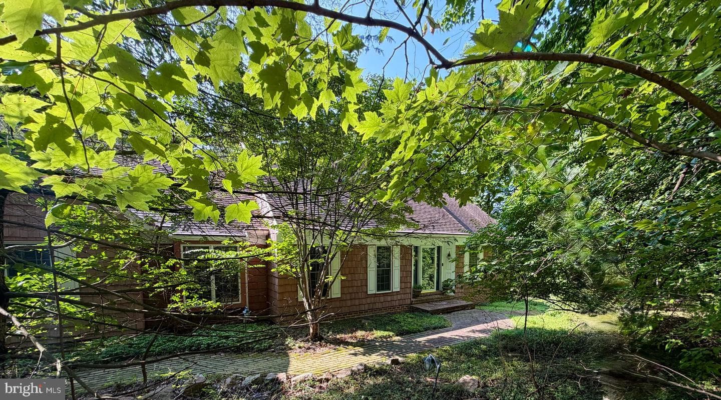 1701 Hickory Drive photo 3