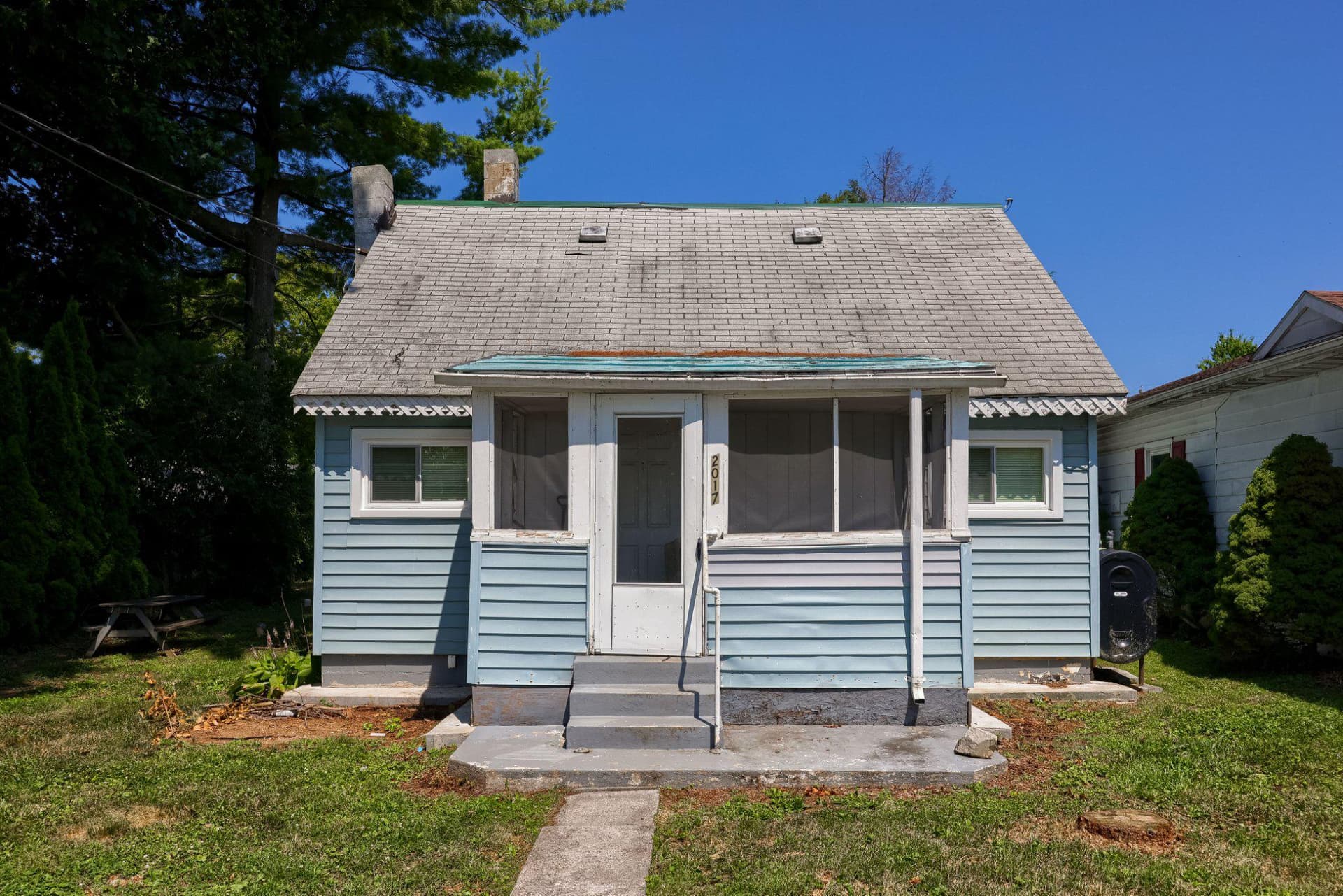 2017 Leslie Avenue