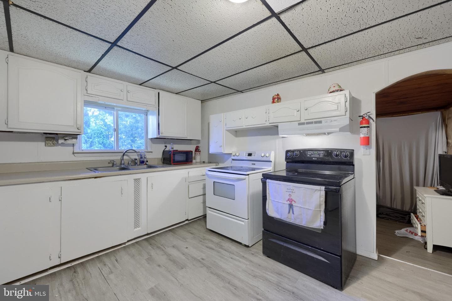 2017 Leslie Avenue photo 17