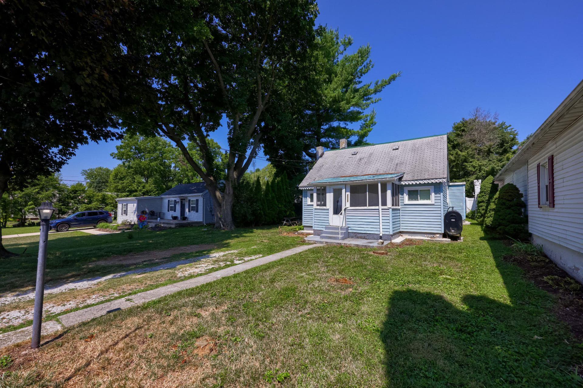 2017 Leslie Avenue photo 2