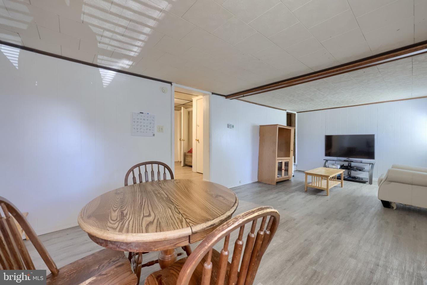 2017 Leslie Avenue photo 20