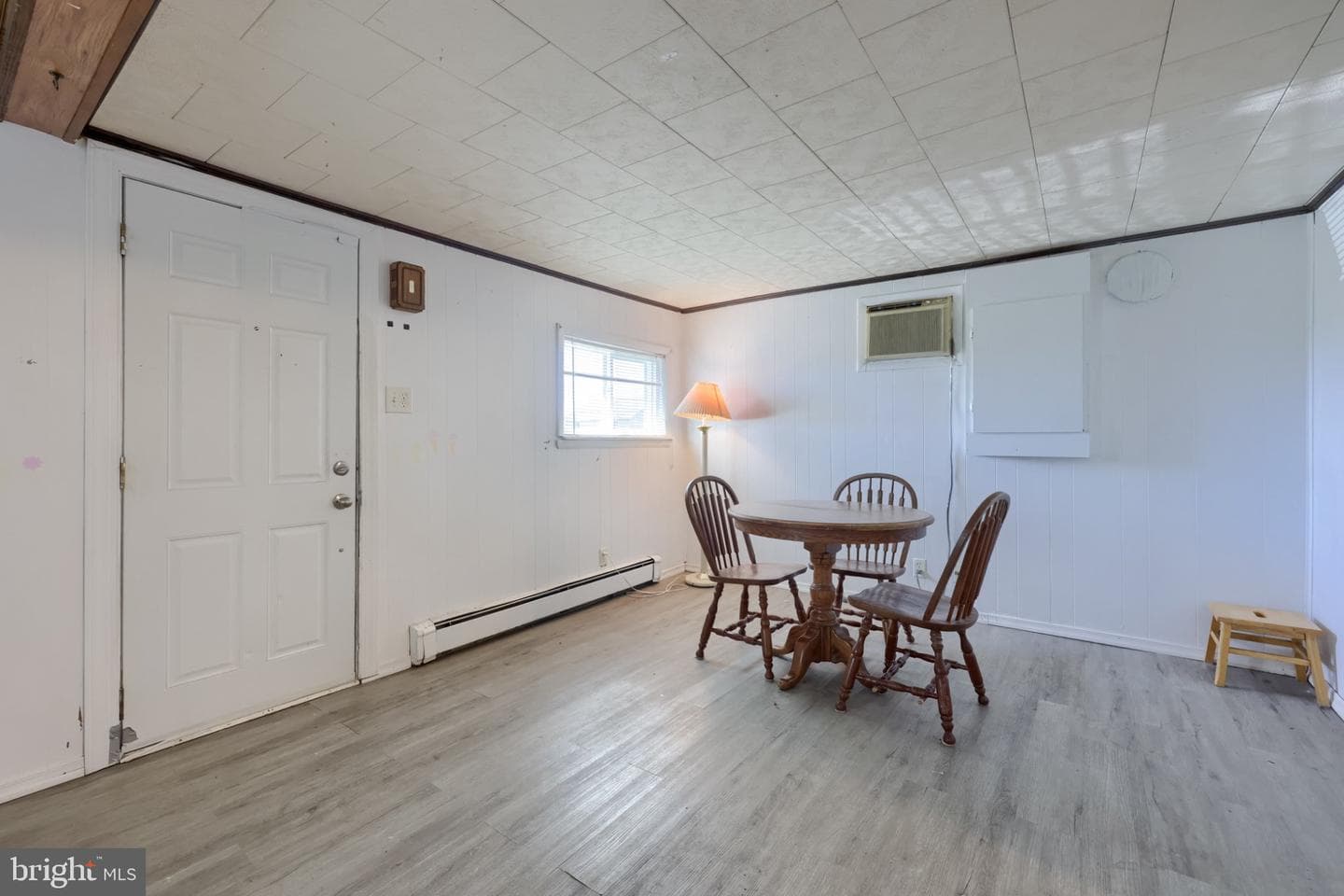 2017 Leslie Avenue photo 23